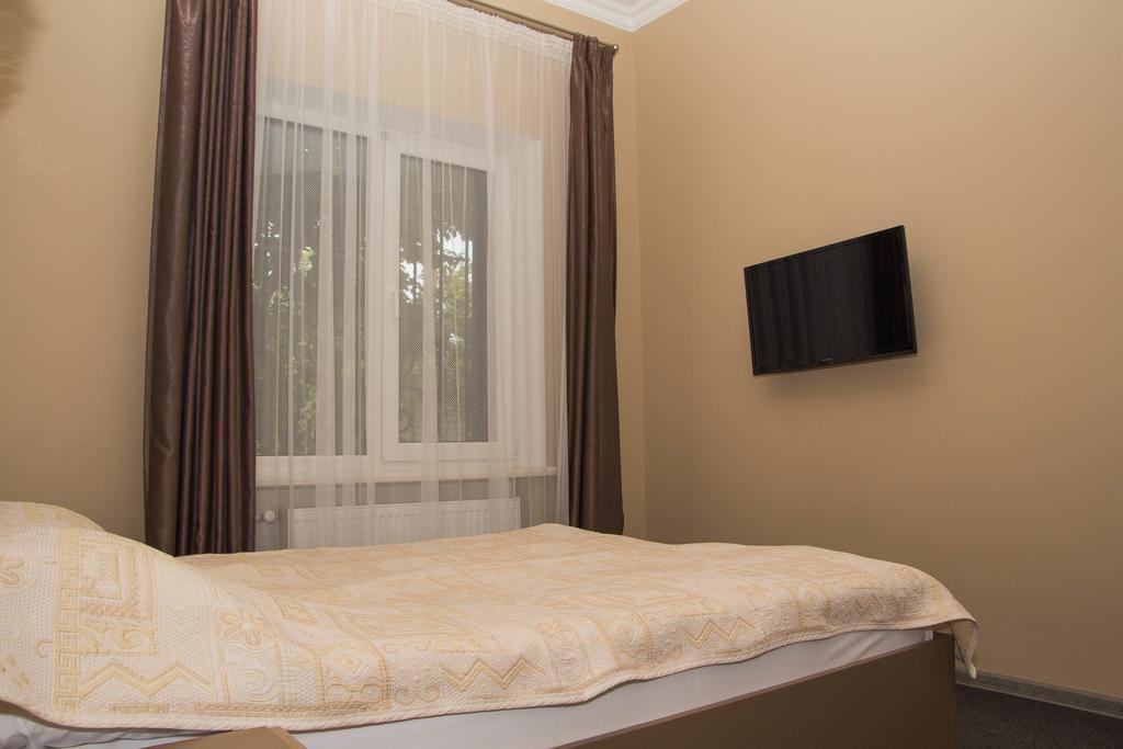 Yuzhniy Dvorik Aparthotel Odesa Exterior foto