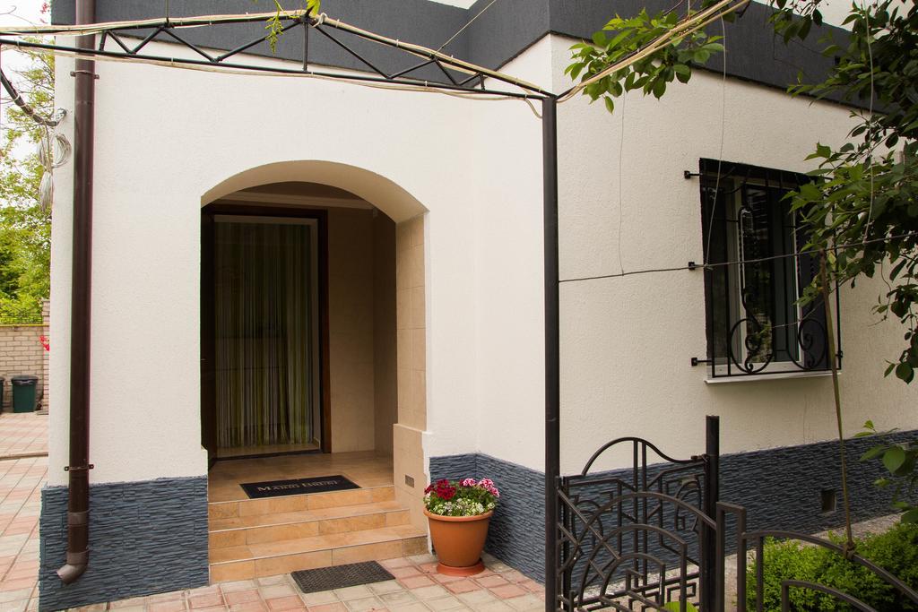 Yuzhniy Dvorik Aparthotel Odesa Exterior foto