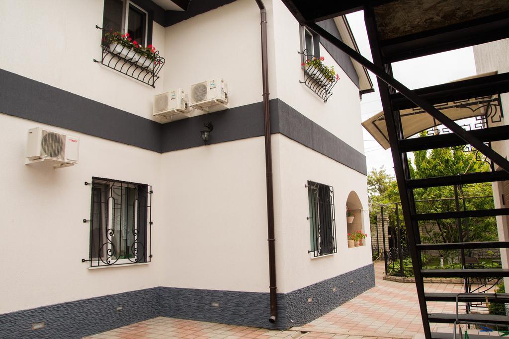 Yuzhniy Dvorik Aparthotel Odesa Exterior foto