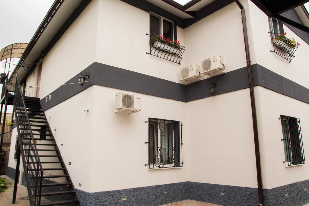 Yuzhniy Dvorik Aparthotel Odesa Exterior foto