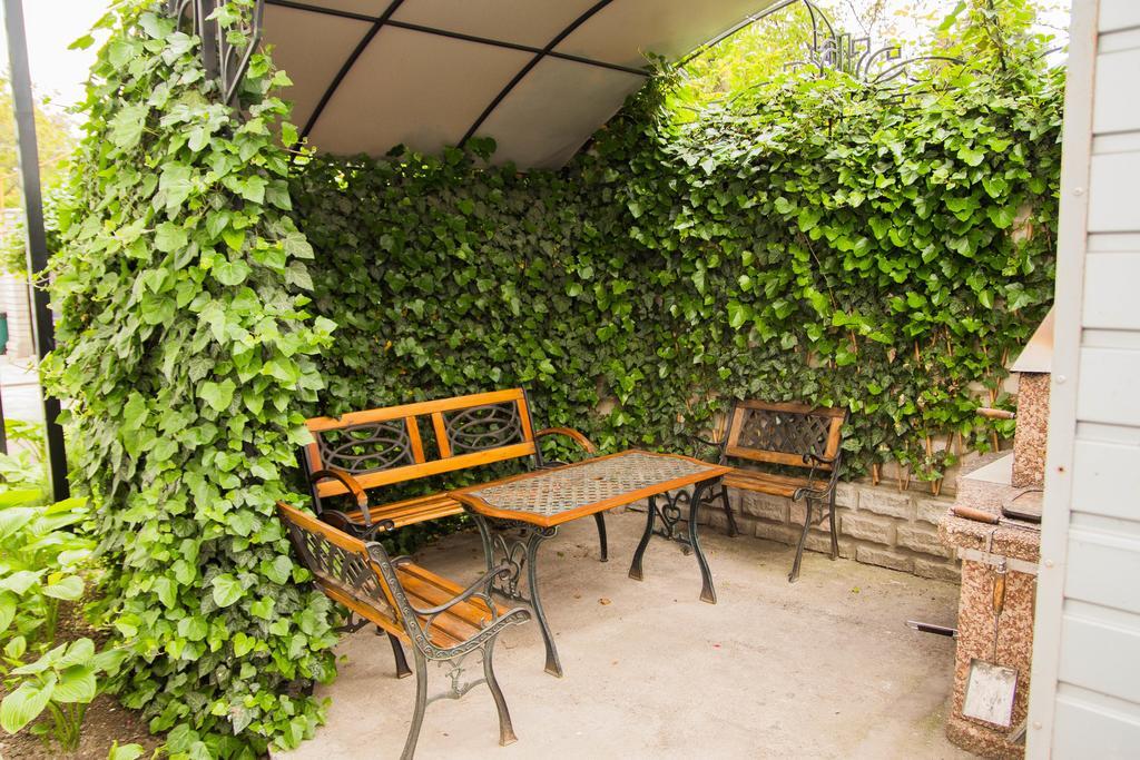 Yuzhniy Dvorik Aparthotel Odesa Exterior foto