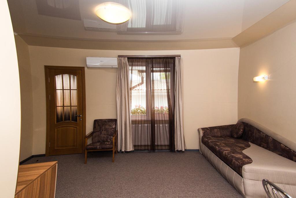 Yuzhniy Dvorik Aparthotel Odesa Exterior foto