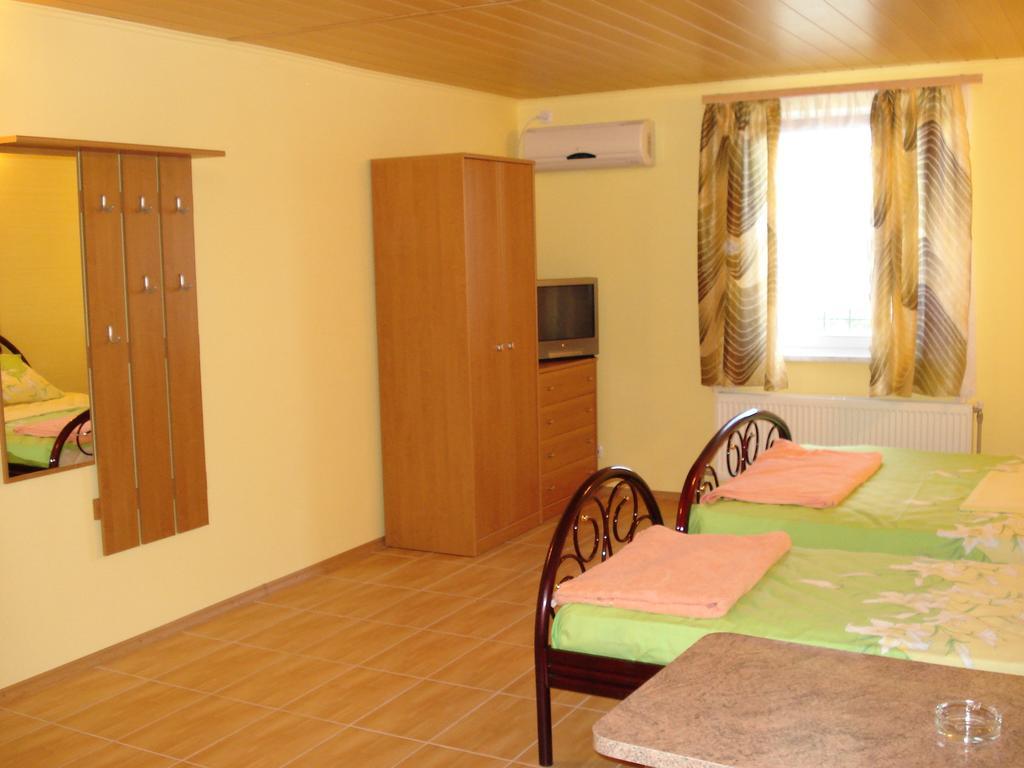 Yuzhniy Dvorik Aparthotel Odesa Exterior foto